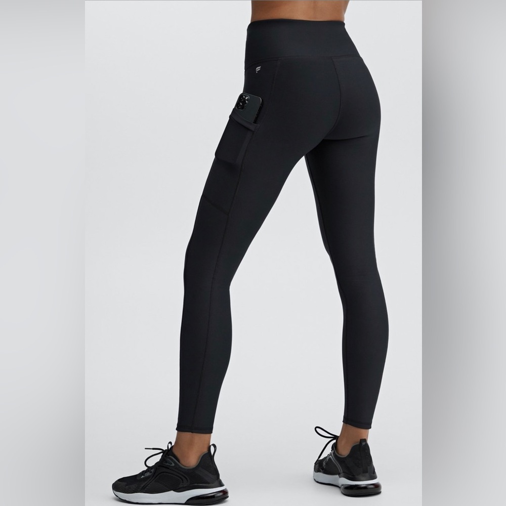 Fabletics Cold Weather 7/8 leggings. Black, Women size XL